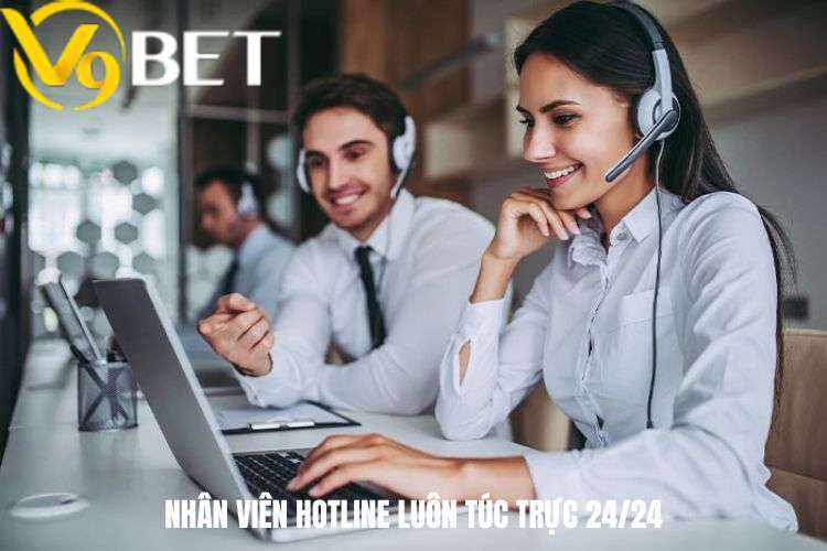 Nhân viên hotline luôn túc trực 24/24